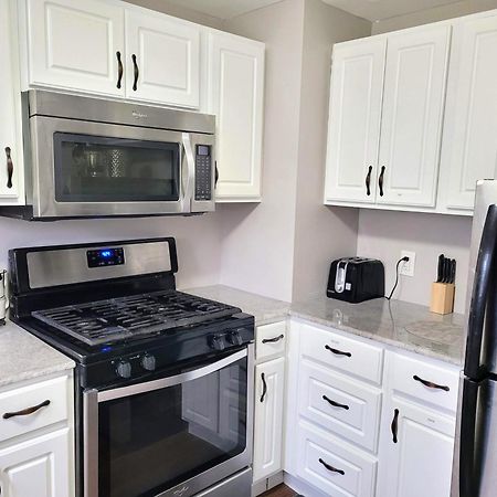Apartment With Brand New Furniture And Large Parking West Seneca Buitenkant foto