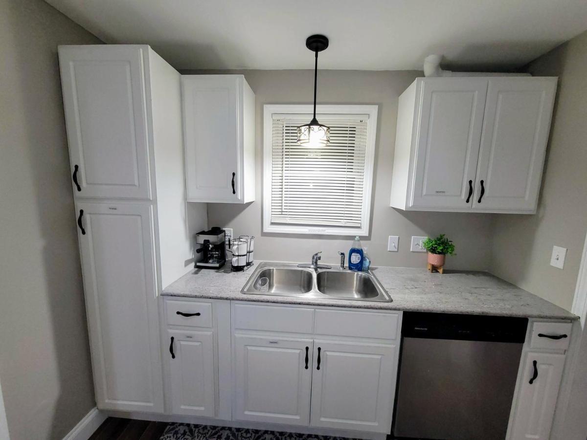 Apartment With Brand New Furniture And Large Parking West Seneca Buitenkant foto