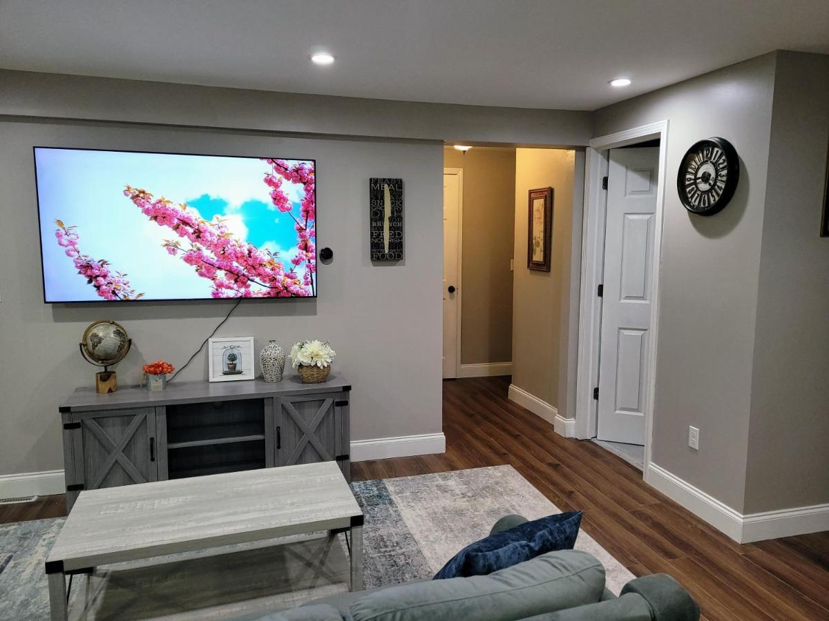 Apartment With Brand New Furniture And Large Parking West Seneca Buitenkant foto