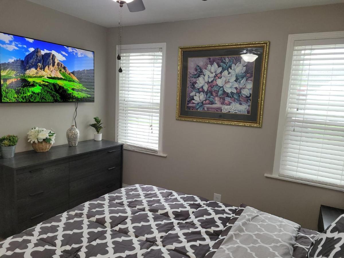 Apartment With Brand New Furniture And Large Parking West Seneca Buitenkant foto
