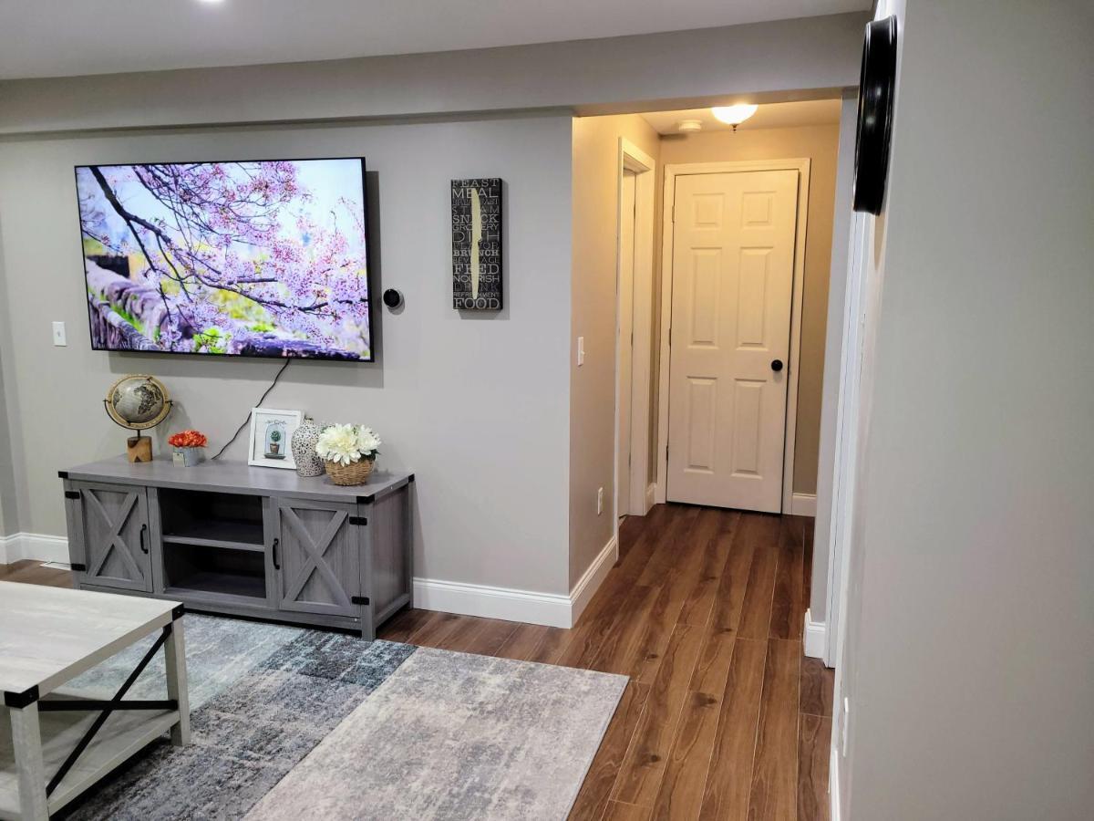 Apartment With Brand New Furniture And Large Parking West Seneca Buitenkant foto