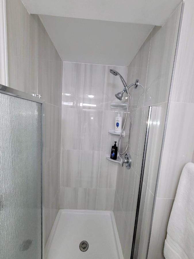 Apartment With Brand New Furniture And Large Parking West Seneca Buitenkant foto