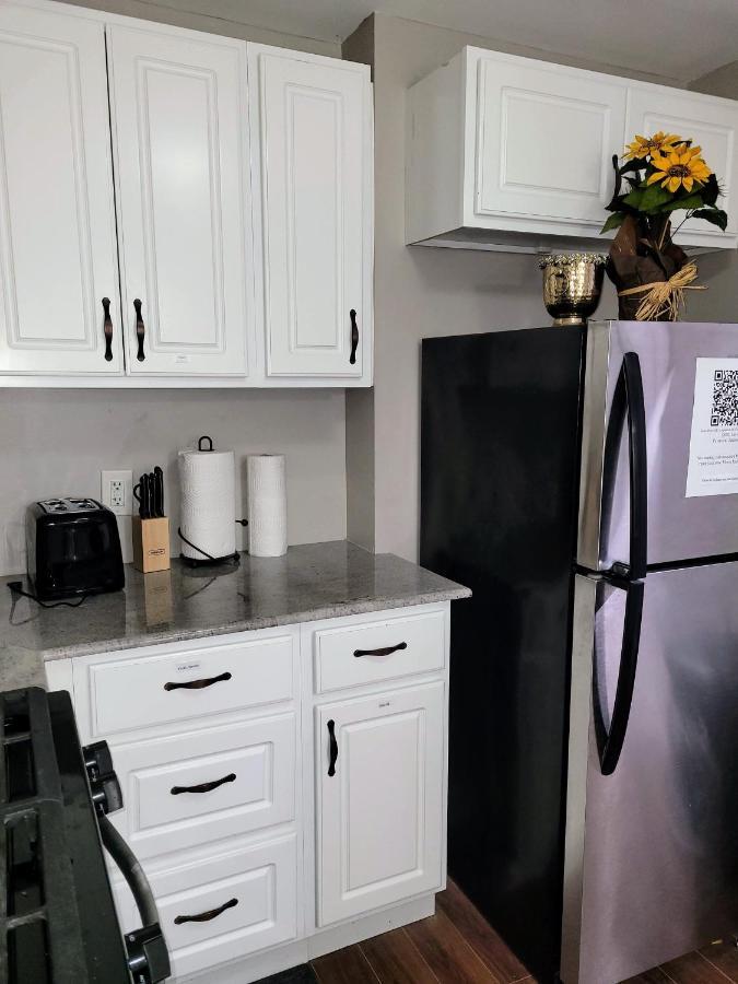 Apartment With Brand New Furniture And Large Parking West Seneca Buitenkant foto