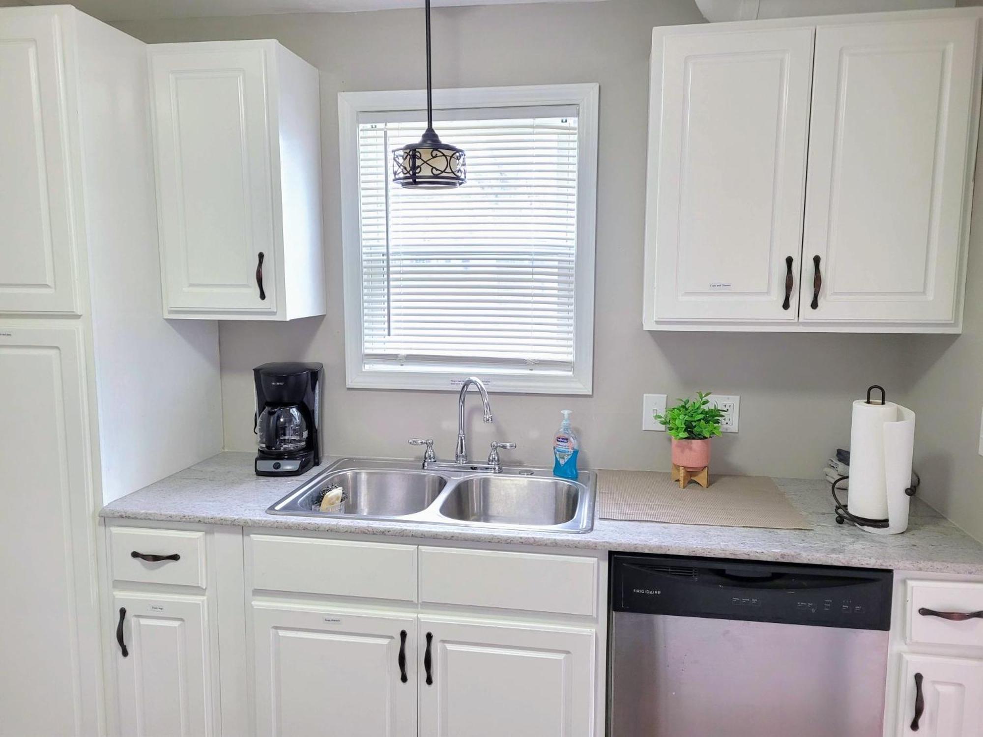 Apartment With Brand New Furniture And Large Parking West Seneca Buitenkant foto
